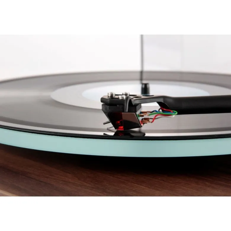 Rega Planar 2 vinylspelare med Nd3 MM-pickup, valnöt