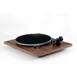 Rega Planar 2 vinylspelare med Nd3 MM-pickup, valnöt
