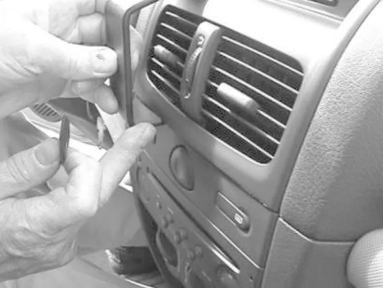 Renault Clio 02-05, Centrerad