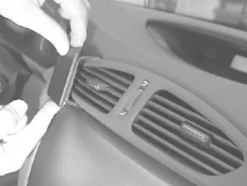 Renault Laguna 01-04, Centrerad