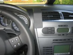 Seat Leon 06-12, Centrerad