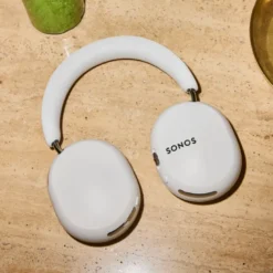 Sonos Ace Ultra trådlösa brusreducerande hörlurar, vit