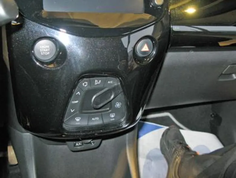 Toyota Aygo 14-15, Vinklad, Höger