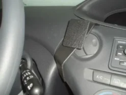 Toyota Yaris 03-05, Centrerad