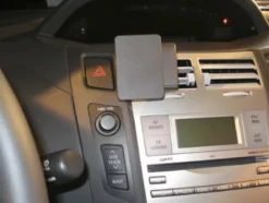 Toyota Yaris 06-11, Centrerad
