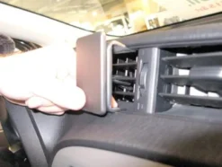 Toyota Yaris 12-14, Centrerad
