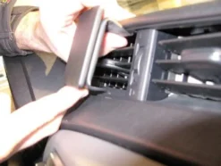 Toyota Yaris 12-14, Centrerad