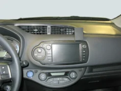 Toyota Yaris 15-, Centrerad, Höger