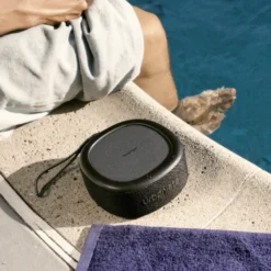 Urbanista Malibu Bluetooth-högtalare med solcellsaddning, Midnight Black
