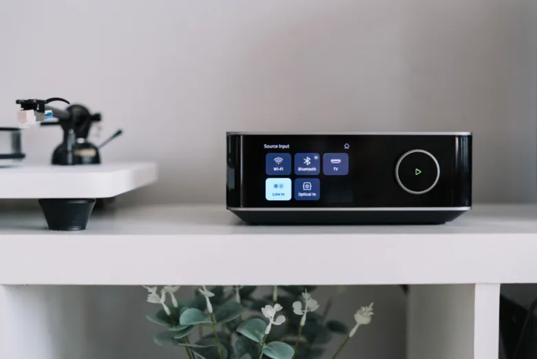 Wiim Amp Ultra streamingförstärkare med HDMI ARC & Chromecast, mörkgrå