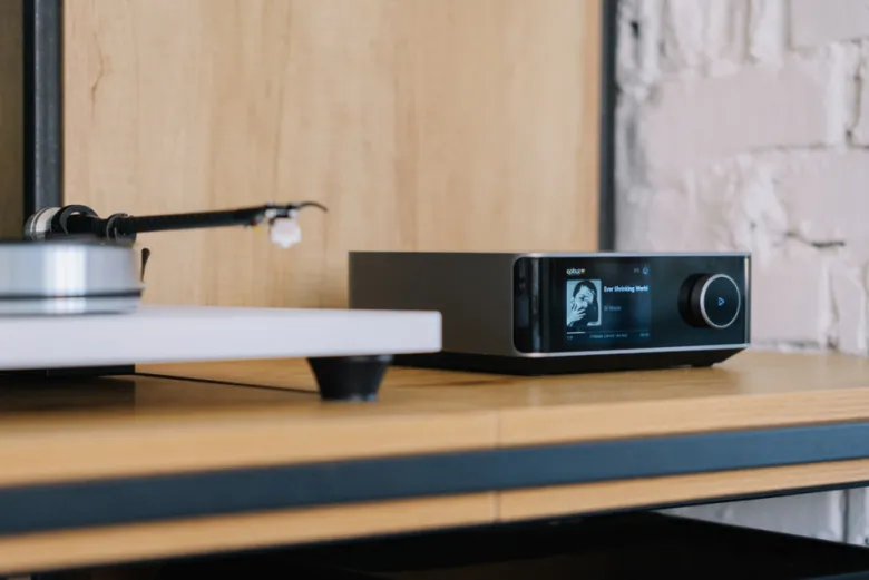 Wiim Amp Ultra streamingförstärkare med HDMI ARC & Chromecast, mörkgrå