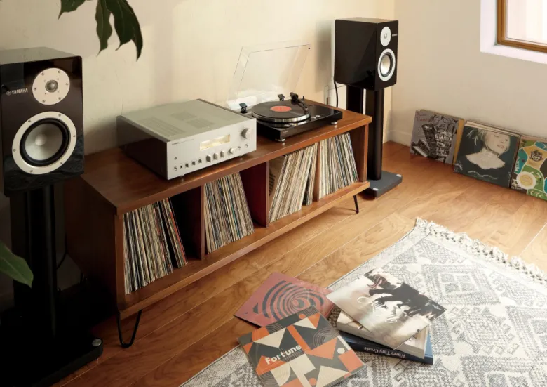 Yamaha A-S2200 förstärkare med retrodesign, silver
