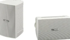 Yamaha NS-AW194 i vitt med System One A50BT, utomhuspaket