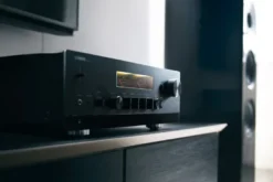Yamaha R-N2000A fantastisk stereoförstärkare med bl.a HDMI ARC, silver